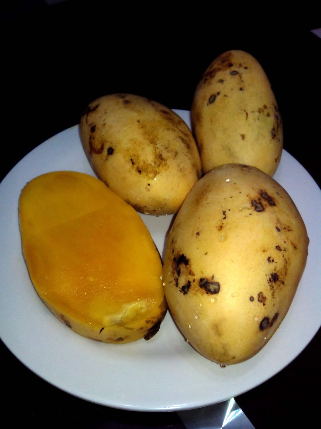 Ripe Mangoes for Mango Float
